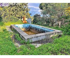 Parcela con vivienda para reformar y piscina en el Fontanal (Chiclana)