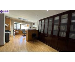 A la venta, gran vivienda en Avenida de Andalucía