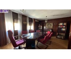 A la venta, gran vivienda en Avenida de Andalucía