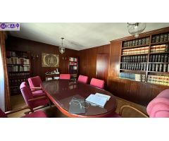 A la venta, gran vivienda en Avenida de Andalucía