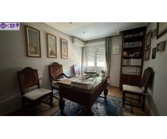 A la venta, gran vivienda en Avenida de Andalucía
