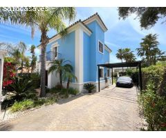 Espectacular Villa Independiente en Manilva con Vistas al Mar y la Montaña