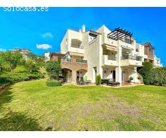 Exclusivo apartamento en planta baja con jardín privado y espectaculares vistas al mar y la montaña