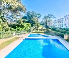 Encantadora Casa Adosada de 3 Dormitorios con Solárium y Plaza de Aparcamiento Privada en Bahía de C