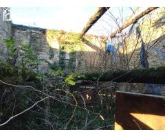 Casita de piedra con pequeña finca, para rehabilitar.