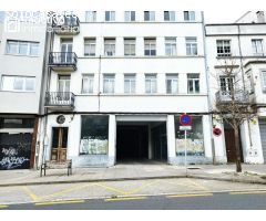 Local en dos plantas, céntrico, de 2.150 m2