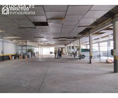 Local en dos plantas, céntrico, de 2.150 m2