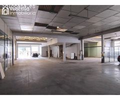 Local en dos plantas, céntrico, de 2.150 m2