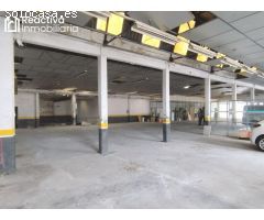 Local en dos plantas, céntrico, de 2.150 m2