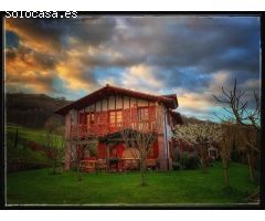 Singular caserío en la zona más espectacular del valle del Baztán