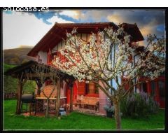 Singular caserío en la zona más espectacular del valle del Baztán