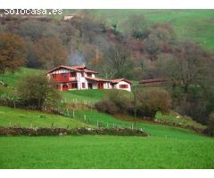 Singular caserío en la zona más espectacular del valle del Baztán
