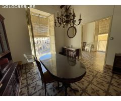 Increíble casa en plaza mayor con dos bajos comerciales y vivienda