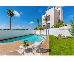 ¡Te presentamos esta espectacular Villa en Quesada!