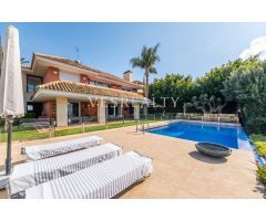 Exclusiva Villa en Primera Línea de Mar en Cabo Huertas