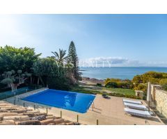 Exclusiva Villa en Primera Línea de Mar en Cabo Huertas