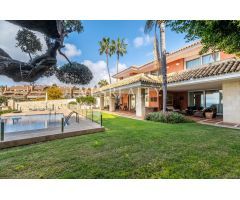 Exclusiva Villa en Primera Línea de Mar en Cabo Huertas