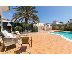 VILLA ZONA GOLF CLUB CALETA DE FUSTE