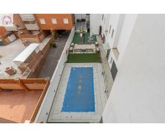 Exclusivo ático con 97 m2 de terraza y vistas a Sierra Nevada en Barrio Periodistas