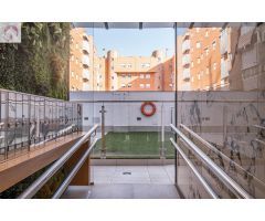 Exclusivo ático con 97 m2 de terraza y vistas a Sierra Nevada en Barrio Periodistas