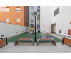 Exclusivo ático con 97 m2 de terraza y vistas a Sierra Nevada en Barrio Periodistas