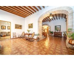 Casa rural con terraza en Alaró.