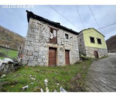 CASA DE PIEDRA PARA REFORMAR EN EL PUEBLO DE RIOALLER, PRINCIPADO DE ASTURIAS.