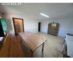 CASA CON GALERÍA Y ALMACÉN, CUADRA-HANGAR Y HÓRREO CON LLAGAR EN FINCA DE MAS DE 2 Hectáreas