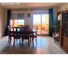 Precioso ático duplex con vistas al mar y a dos pasos de la playa!