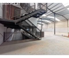 Nave industrial spacioso y luminoso a la salida de la A7 en Manilva!