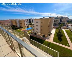 !Espaciosa y moderna ático de construcción nueva en Villa Martin 1 con piscina y parking!