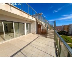 !Espaciosa y moderna ático de construcción nueva en Villa Martin 1 con piscina y parking!