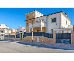 Villa en Venta en Jacarilla, Alicante