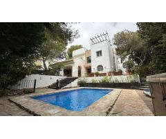 Villa de lujo en Campoamor con vistas frontales al mar