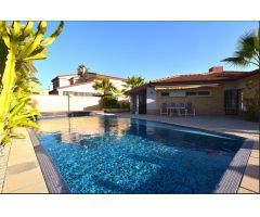 Impresionante chalet con apartamento independiente en La Zenia
