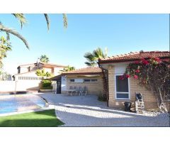 Impresionante chalet con apartamento independiente en La Zenia