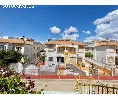 SE VENDE BUNGALOW PLANTA ALTA DE 2 DORMITORIOS CON PISCINA COMUNITARIA