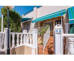 Casa adosada de tres dormitorios en Los Balcones, Torrevieja: