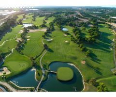 Villas de nueva construcción en primera línea de Lo Romero Golf