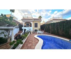 Exclusivo chalet de dos plantas en Ciudad Quesada