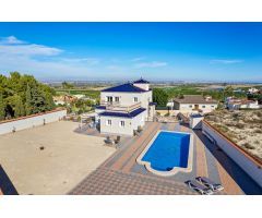 Villa en Venta en Almoradí, Alicante