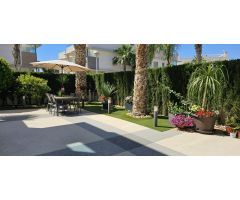 PROPIEDAD NUEVA CON PISCINA, GARAJE Y JARDIN