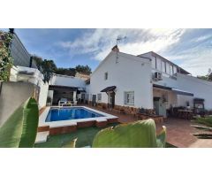 Impresionante Chalet en Torrevieja – Zona Los Balcones.