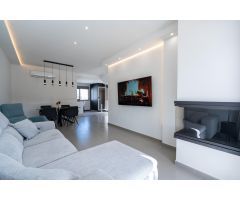 ???? ¡Oportunidad única en Bigastro! Villa pareada con piscina privada en Sector D6