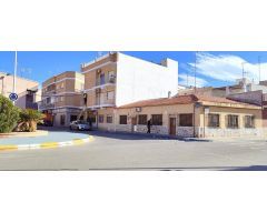 CASA EN PLANTA BAJA  150 METROS Y ESQUINA , EN LO PAGAN
