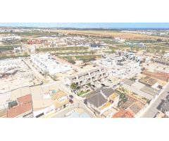 Bungalows de nueva construcción en Pilar de la Horadada, cerca de la playa y del centro de la ciudad