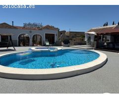 Chalet en Venta en Jacarilla, Alicante