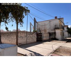 SE VENDE CASA ADOSADA PARA REFORMAR (AGUAS NUEVAS)