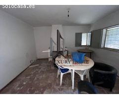 SE VENDE CASA ADOSADA PARA REFORMAR (AGUAS NUEVAS)