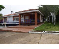 Chalet con casa invitados y piscina